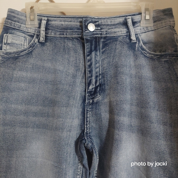 Denim Jean Capri Pants - Picture 2 of 4